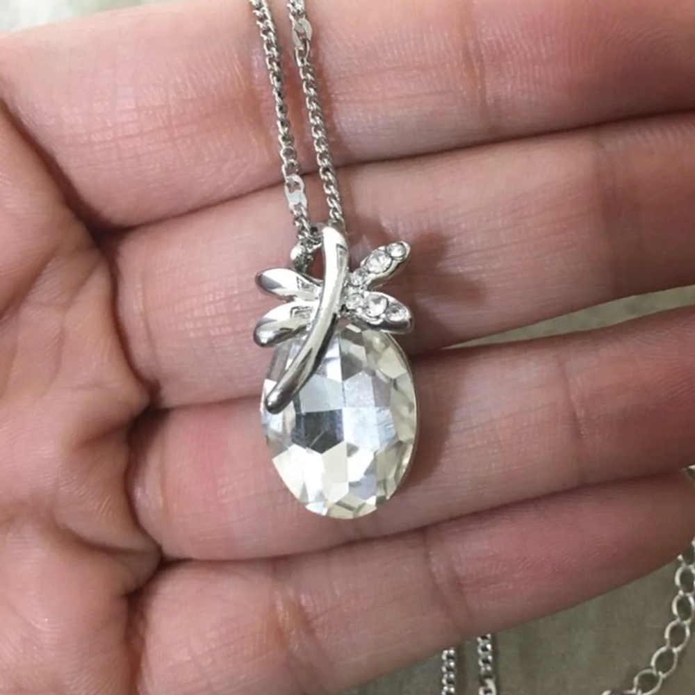 3/$25 ** WGP Swarovski Elements pineapple necklace - Picture 1 of 2